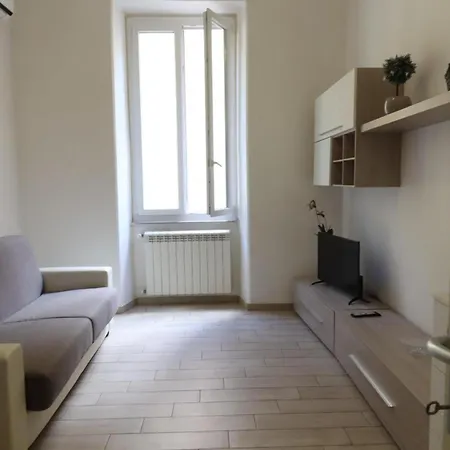 La First Ludy Apartment La Spezia