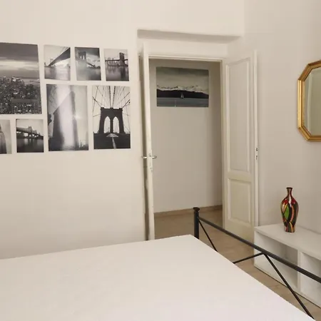 La First Ludy Apartment La Spezia