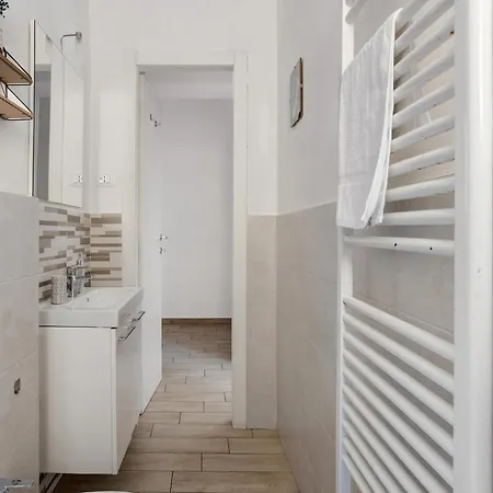 La First Ludy * La Spezia