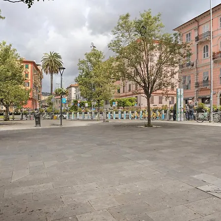 La First Ludy Daire La Spezia