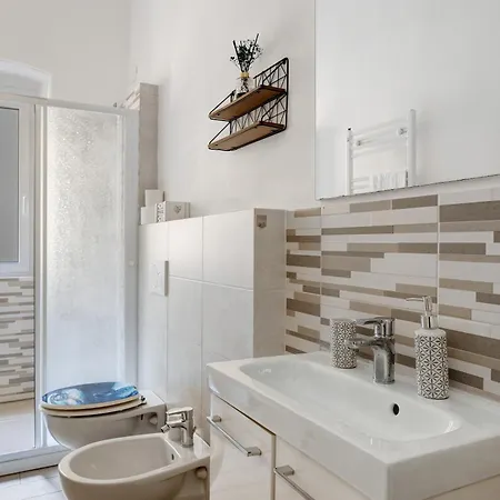 La First Ludy Apartment *